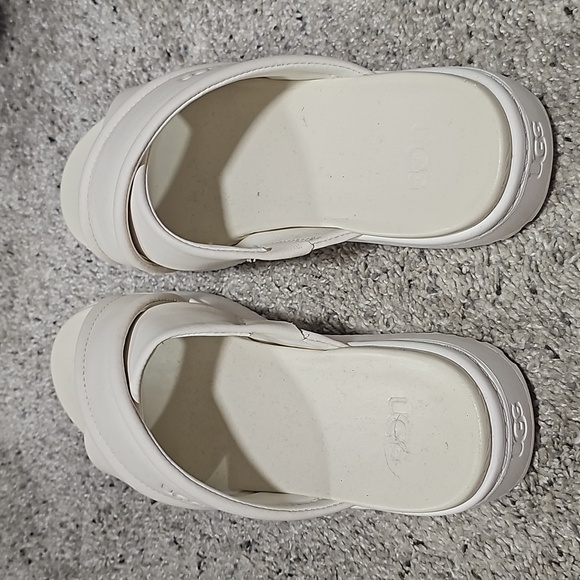 UGG cris cross slides - Picture 2 of 11